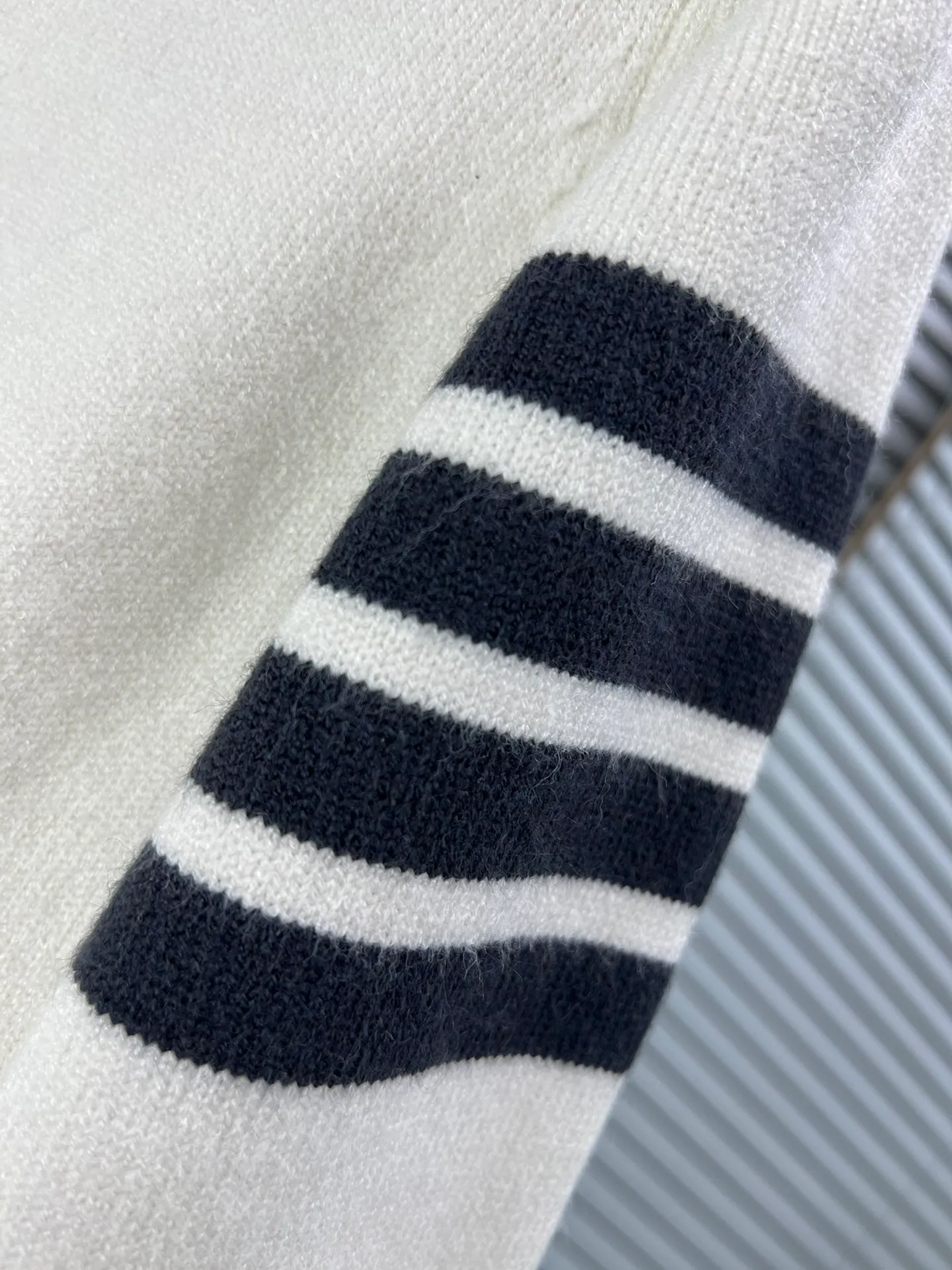 THOM BROWNE🇳🇱 ， ；Classic ， ； ， ； ， Quality ； ， - ** ：** - ** ：** - ** : **Navy Blue Gray White - **Sizes: **0.1.2.（S.M.L）